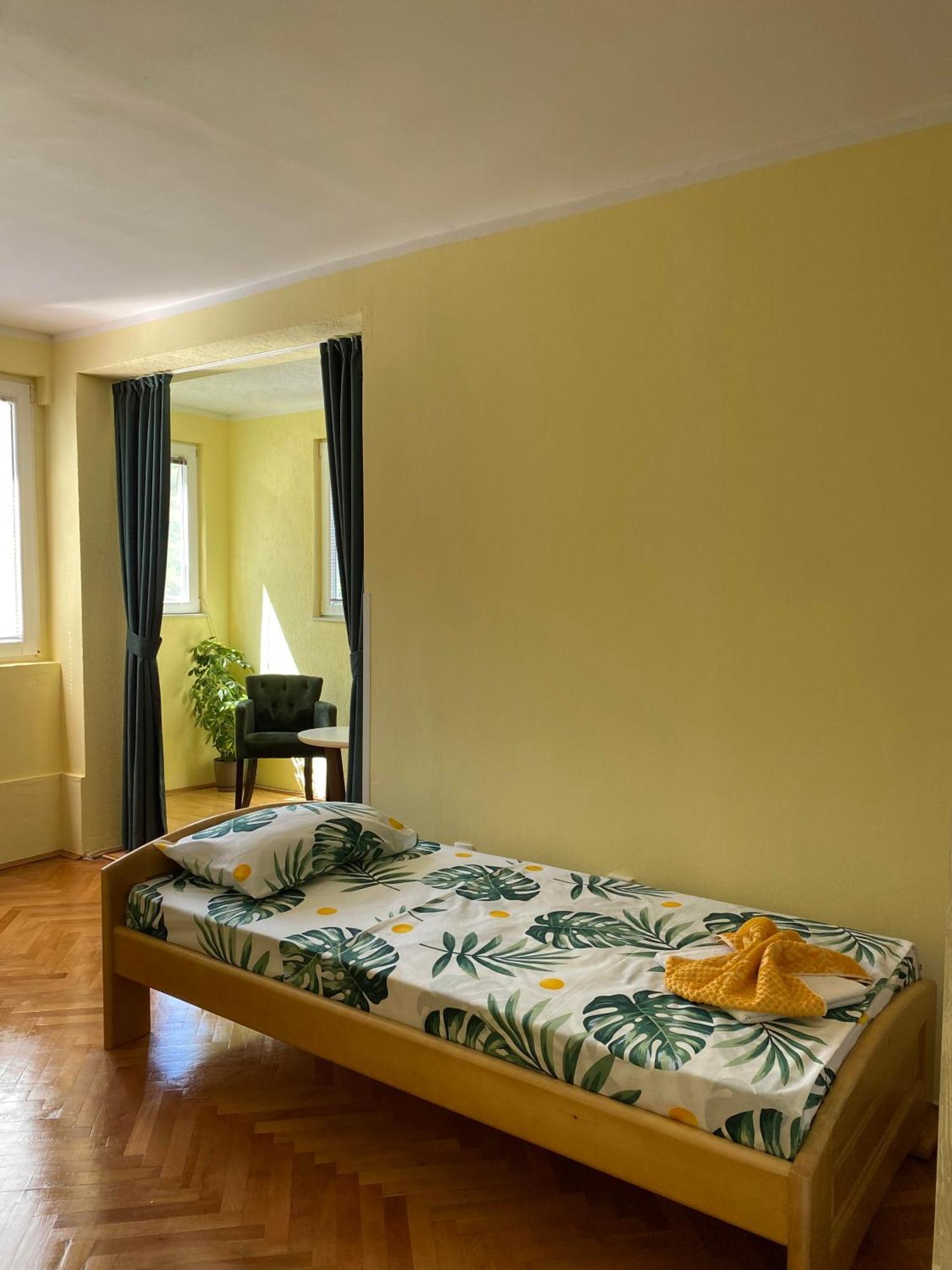 Apartman Sara Pluzine Exterior photo